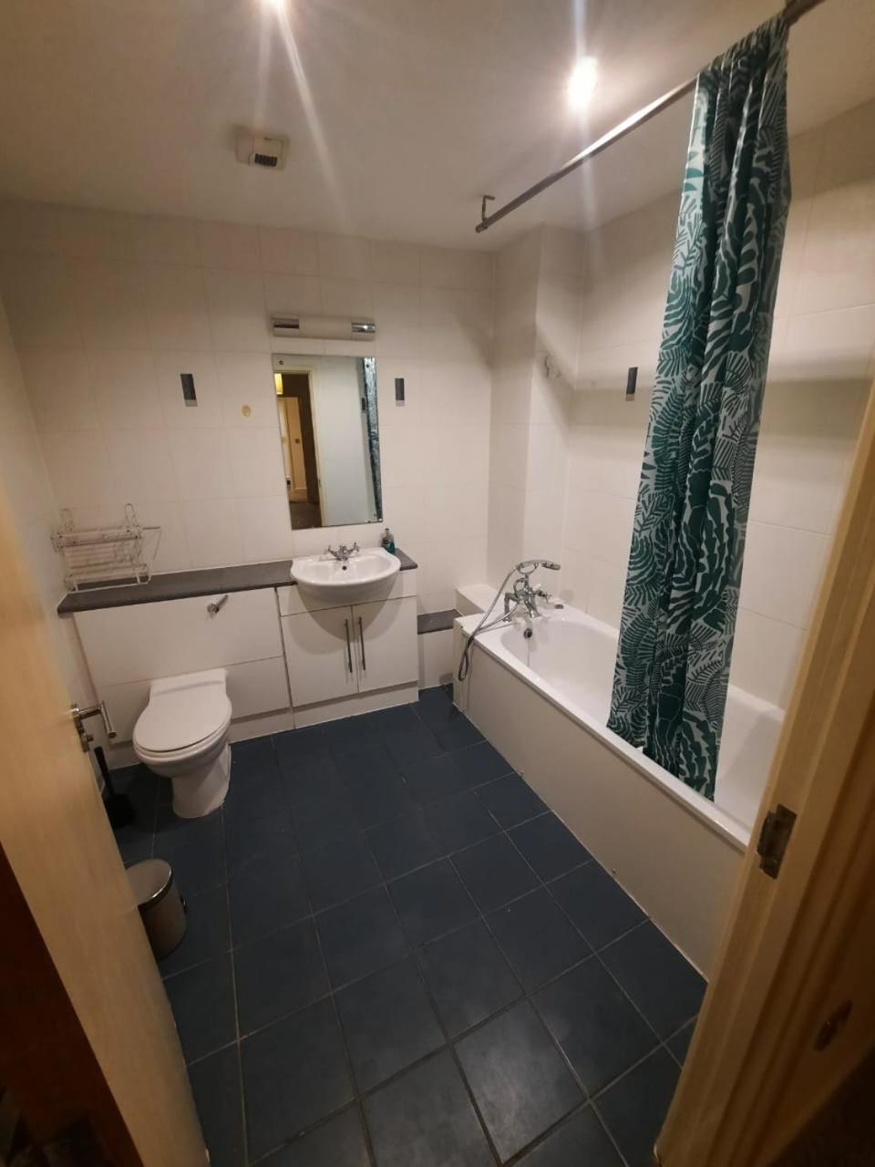 Room In Cardiff City Center - Swiftstay المظهر الخارجي الصورة